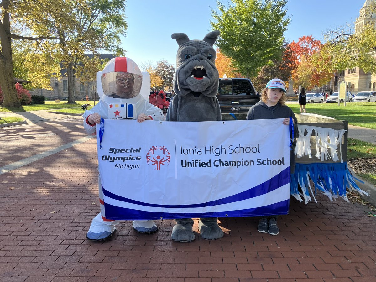 MrsSiverly's tweet photo. The awesome staff at Ionia High School walked the homecoming parade this afternoon. Their goal?!  To ”Soar Into Inclusion” of course!  We had a great student turn out and amazing community support. Go Bulldogs! - with Jenn Woodhams and Jamie McClintock https://t.co/ifglJdTgtE