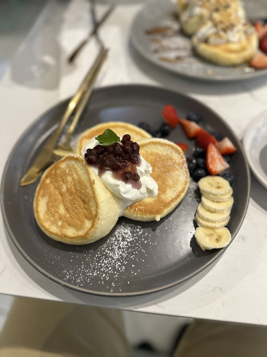 MessiahBrrinter's tweet photo. Japanese pancakes for the bday! (Taro, matcha and Nutella flavors)
   - Yes I had 2 servings 😁(taro and Nutella) https://t.co/cARxomMIra