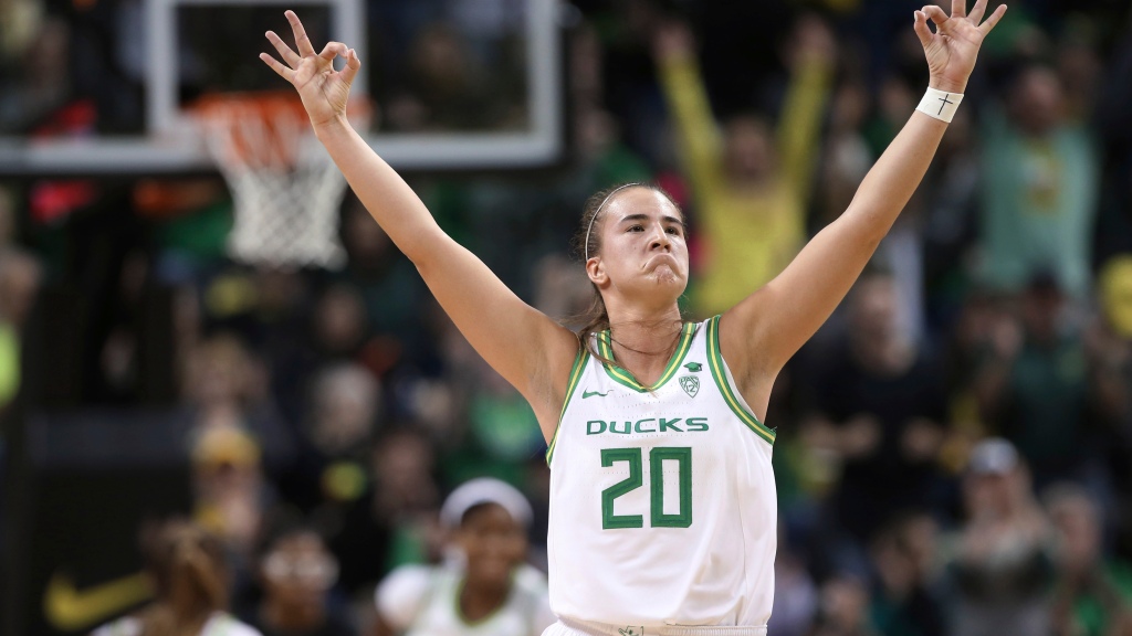 WNBA superstar Sabrina Ionescu joined College GameDay at Oregon, stole the show and made some bold picks https://t.co/H9An8cMVGd https://t.co/vGwyhHx40Y