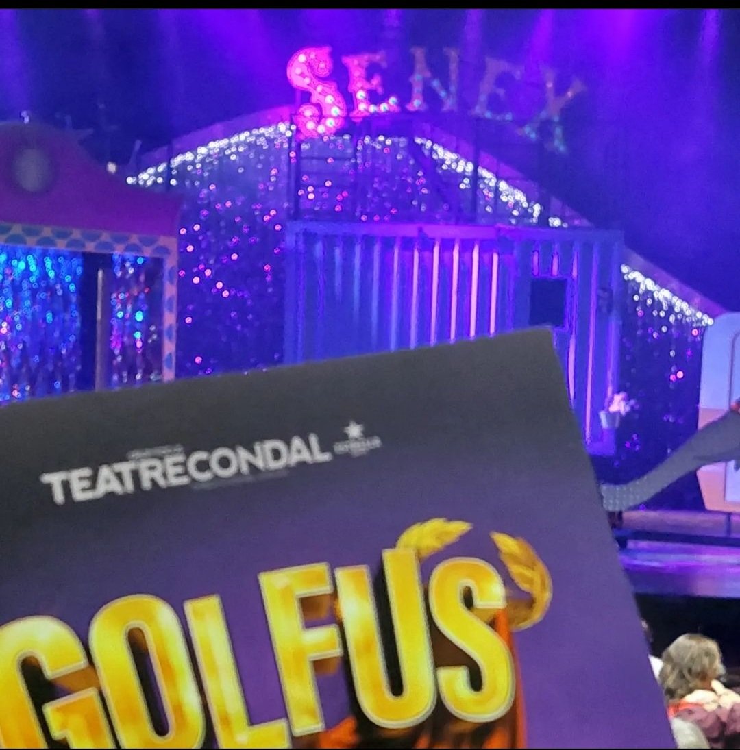 nuriagat's tweet photo. Si no us la fan @mercetinez, us la fem nosaltres... simplement brutal i en català!!! #passaho No són actors i actrius, són actorassos del més gran a la més jove. #GolfusDeRoma #teatrecondal https://t.co/Ibd3Ziqp7m
