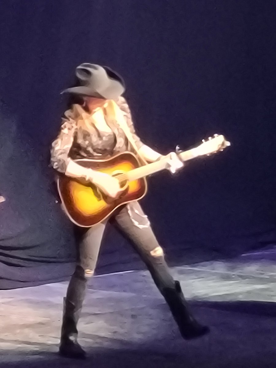 AlaynaJW's tweet photo. @TerriClarkMusic last night @BrdgstoneArena...what an amazing night! One of my all time fav artist and also my 1st concert (back in 2003) 😍 https://t.co/VGCoaqYSIy