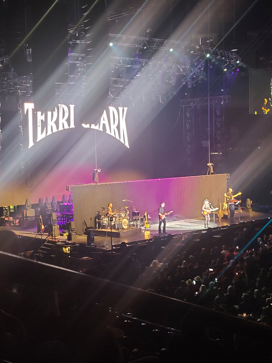 AlaynaJW's tweet photo. @TerriClarkMusic last night @BrdgstoneArena...what an amazing night! One of my all time fav artist and also my 1st concert (back in 2003) 😍 https://t.co/VGCoaqYSIy
