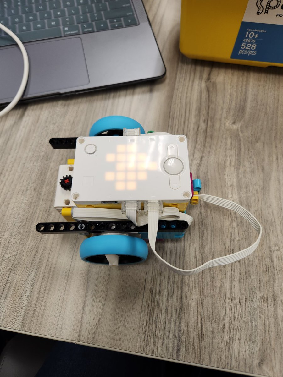 DeenaTipton2's tweet photo. FLL Challenge New Coaches Training 2of3. What a great day learning to build and code. #girlpower #femaleengineers #newcoach #robotics https://t.co/apHAi2Hwj7