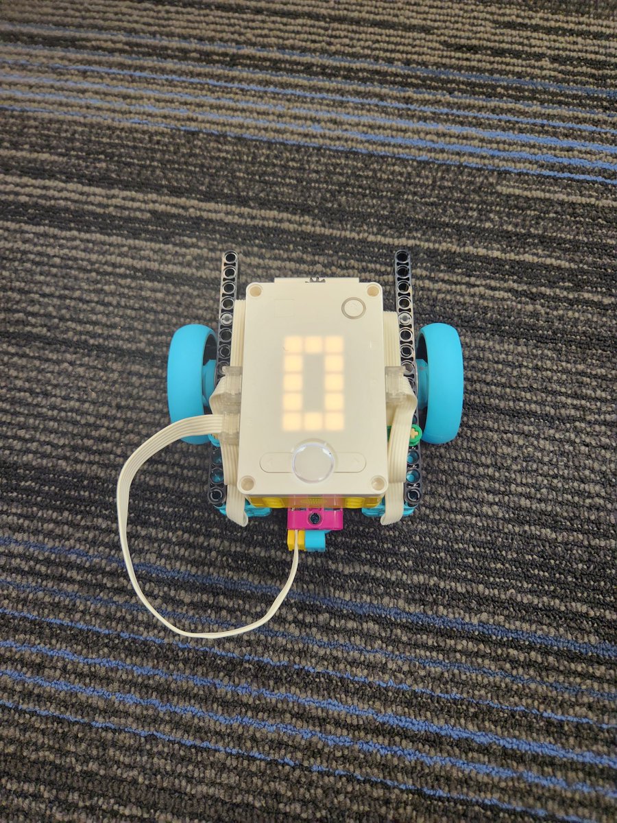 DeenaTipton2's tweet photo. FLL Challenge New Coaches Training 2of3. What a great day learning to build and code. #girlpower #femaleengineers #newcoach #robotics https://t.co/apHAi2Hwj7