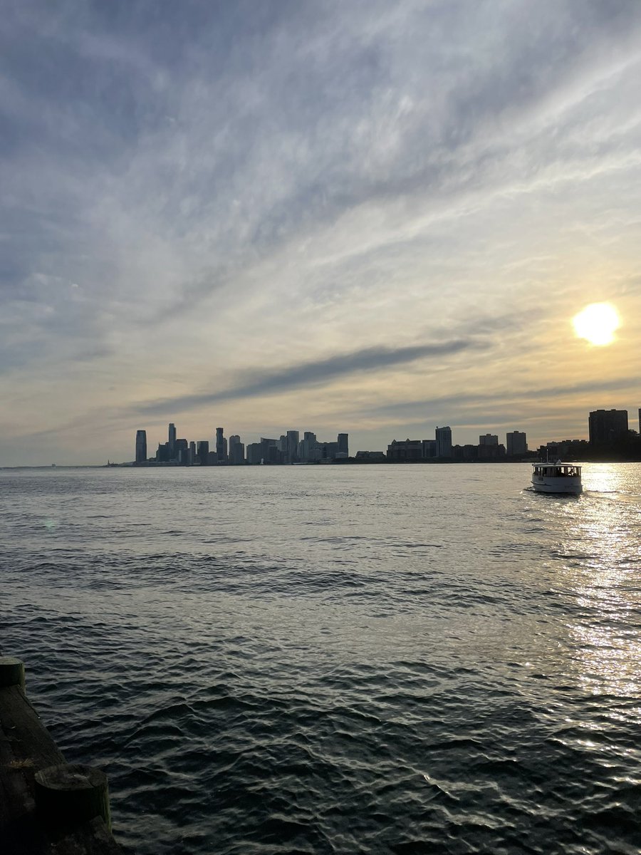 Perfect day to run along the Hudson listening to Midnights <a href="/taylorswift13/">Taylor Swift</a>