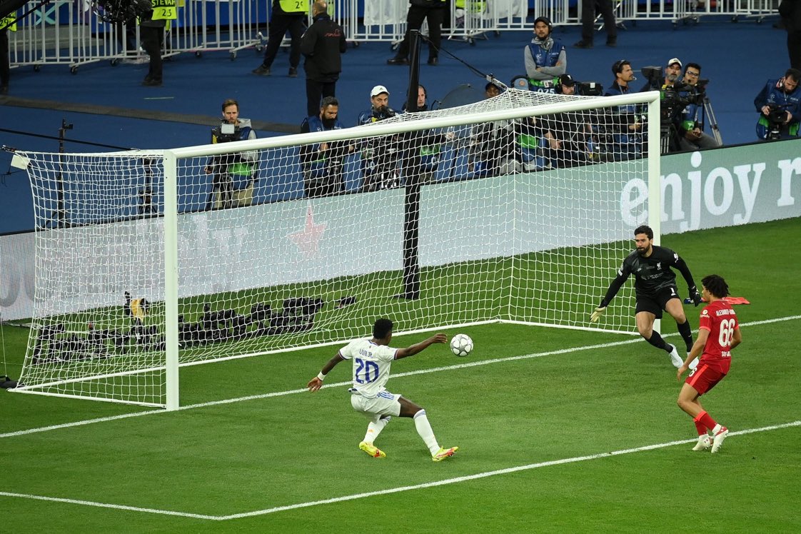 Real Madrid permanently broke Liverpool man... They have never been the same since this Vinicius Goal. 😭😭😭
#NFOLIV