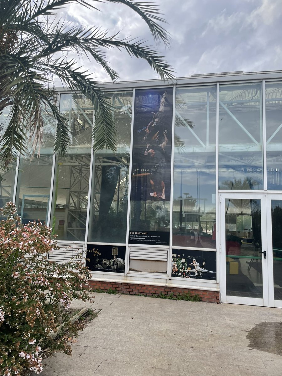 📸📸En el Espacio de Circo “El Invernadero” podemos disfrutar de unas magníficas fotografías!
Desde el exterior ya podemos contemplar la magia y la belleza del circo contemporáneo.
Gracias Gaby por tu trabajo!
<a href="/Circo_SV/">Circo ScimmieVolanti</a> 
#AlcobendasEsCultura