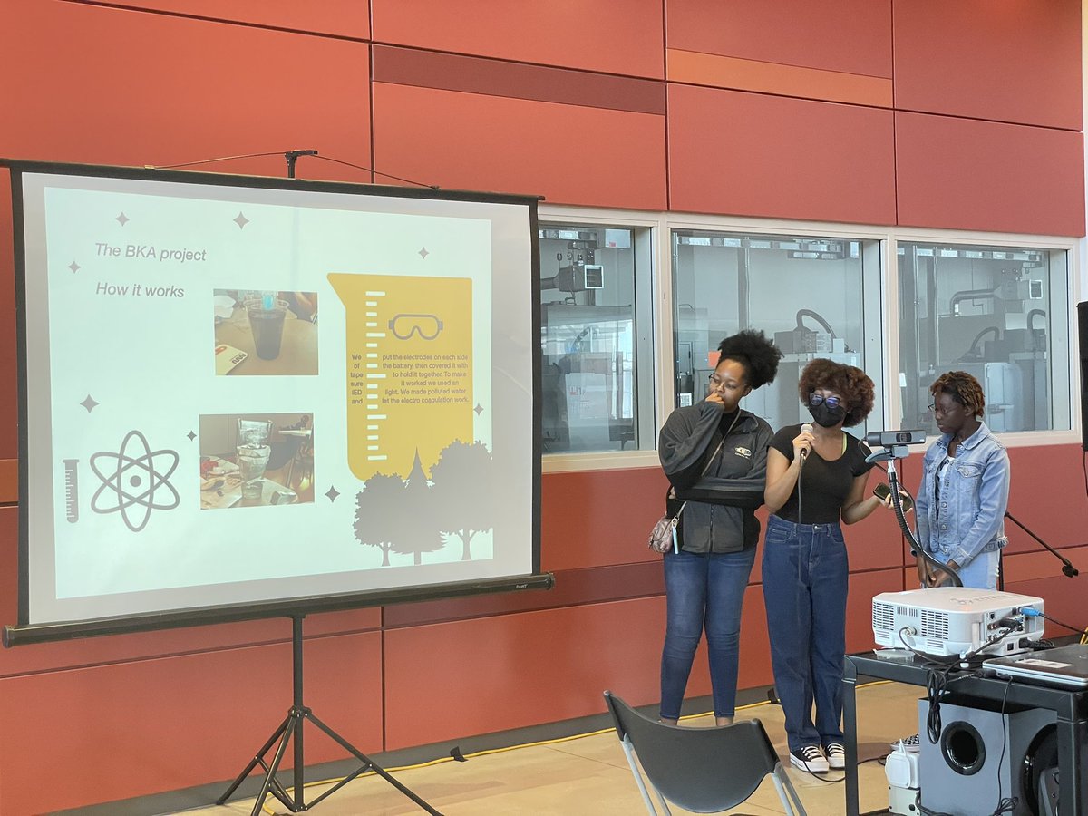 VolunteerBGCHOU's tweet photo. Now it’s time for class presentations! #BGCHou #FutureTechBoss https://t.co/erqhvt6moK