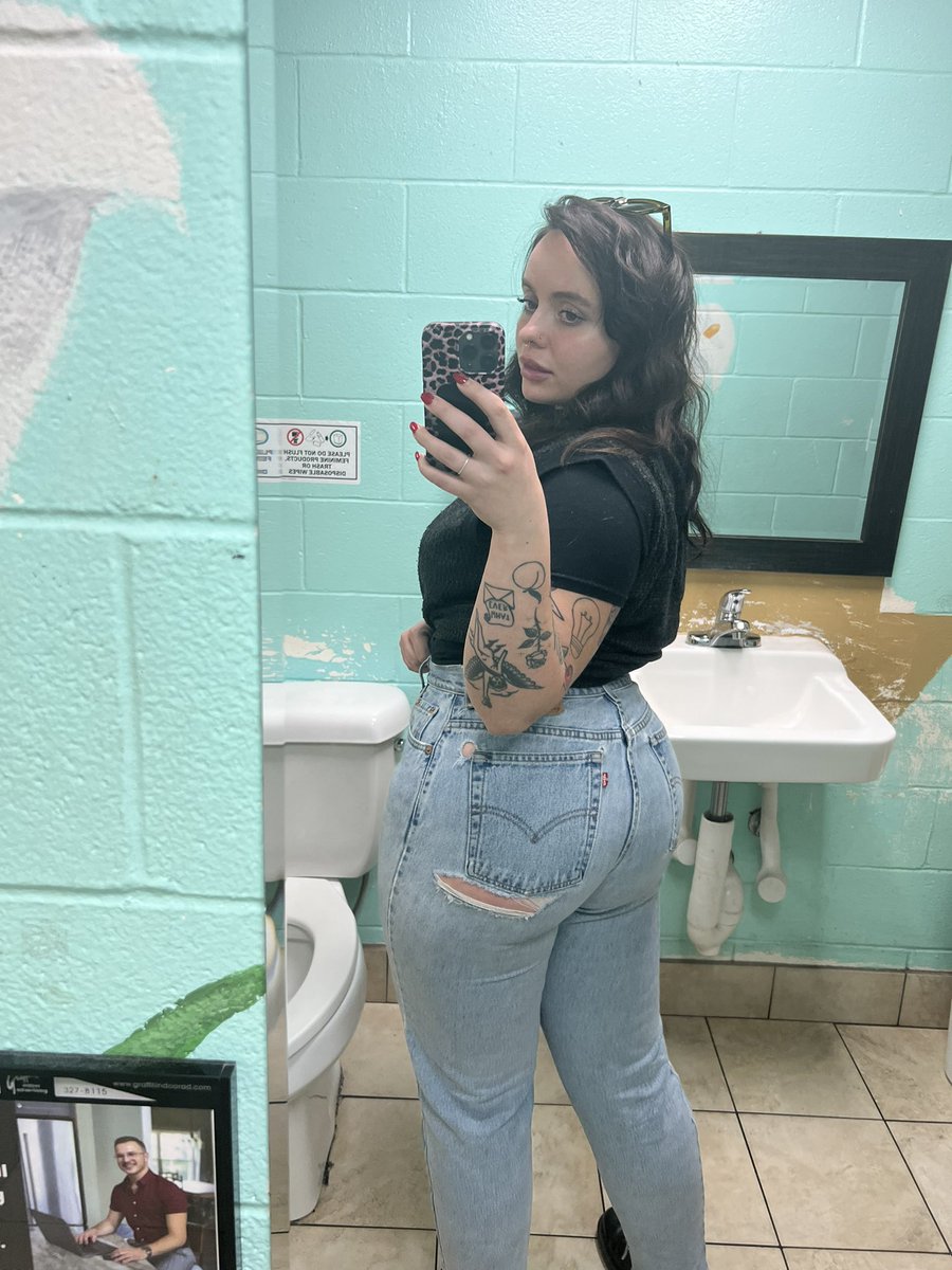 moriahgetsmoney's tweet photo. just here to post my monthly thirst trap https://t.co/bC4JQTLr5y