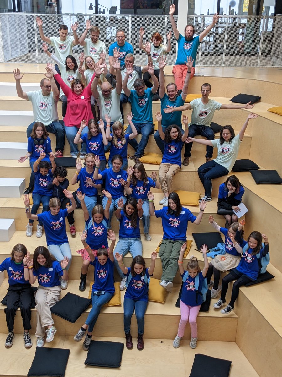 cponsard's tweet image. Girl power #CoderDojo4Girlz au Trakk de Namur avec de super activités d&apos;apprentissage au codage avec  #Scratch #legospike  et #microbit 
Bravo aux bénévoles des dojos ! #STEM #girlcode