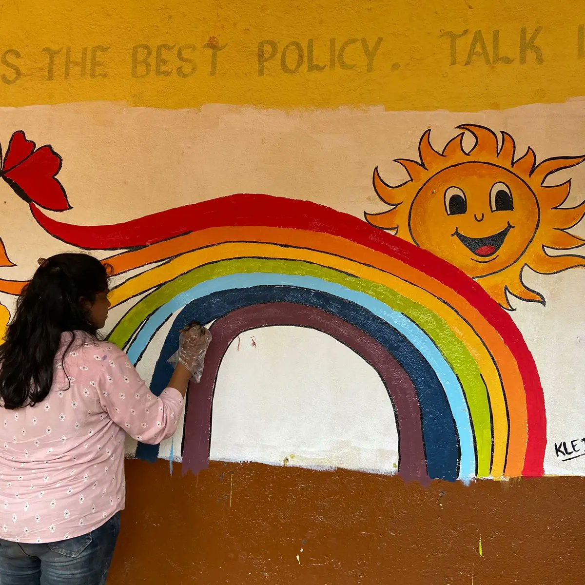 schoolbellvoice's tweet photo. ವಿವಿಧ ಚಿತ್ರಗಳನ್ನು ಬಿಡಿಸುವ ಮೂಲಕ ಶಾಲಾ ಮಕ್ಕಳಿಗೆ ಗಮನ ಸೆಳೆದರು. ಈ ಅಭಿಯಾನದಲ್ಲಿ ಕೆ.ಎಲ್.ಇ.ಐ.ಟಿ. ಕಾಲೇಜು ವಿದ್ಯಾರ್ಥಿಗಳು ಸಾಥ್ ನೀಡಿದರು.
#Schoolbell #CampaignForGovtSchool #RotaryMidTown #RGUHS #YuvakaSangha https://t.co/IyQRFWOgj2