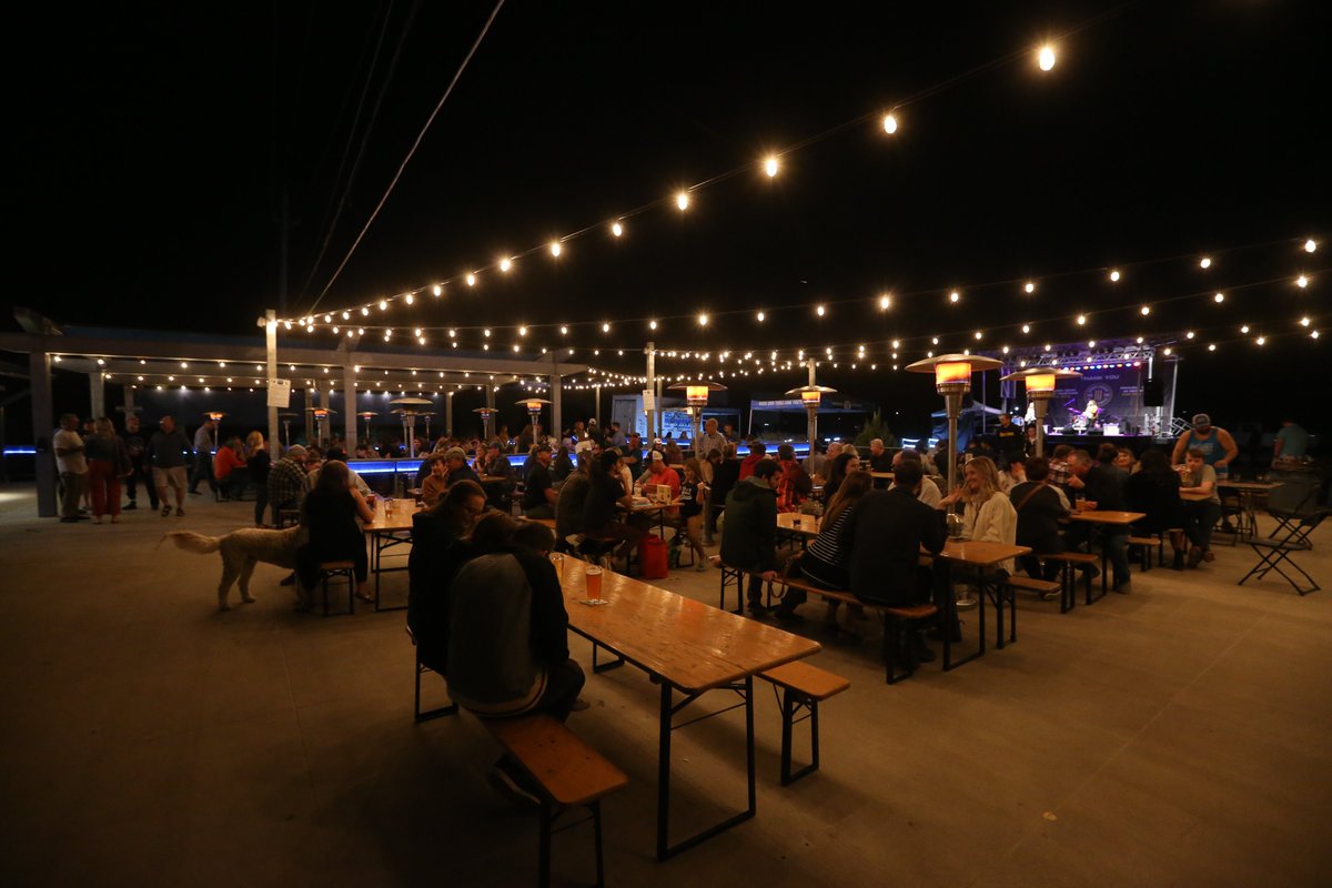 ConfluenceBrew's tweet photo. Thank you DSM for helping us celebrate our 10th anniversary yesterday! The weekend-long party continues today with music by Jeff and the Effects, The Sheet, and Bad Friends.
All 10 new releases are still available, hope you can all join us for another amazing day! https://t.co/H4N1CkGJy3