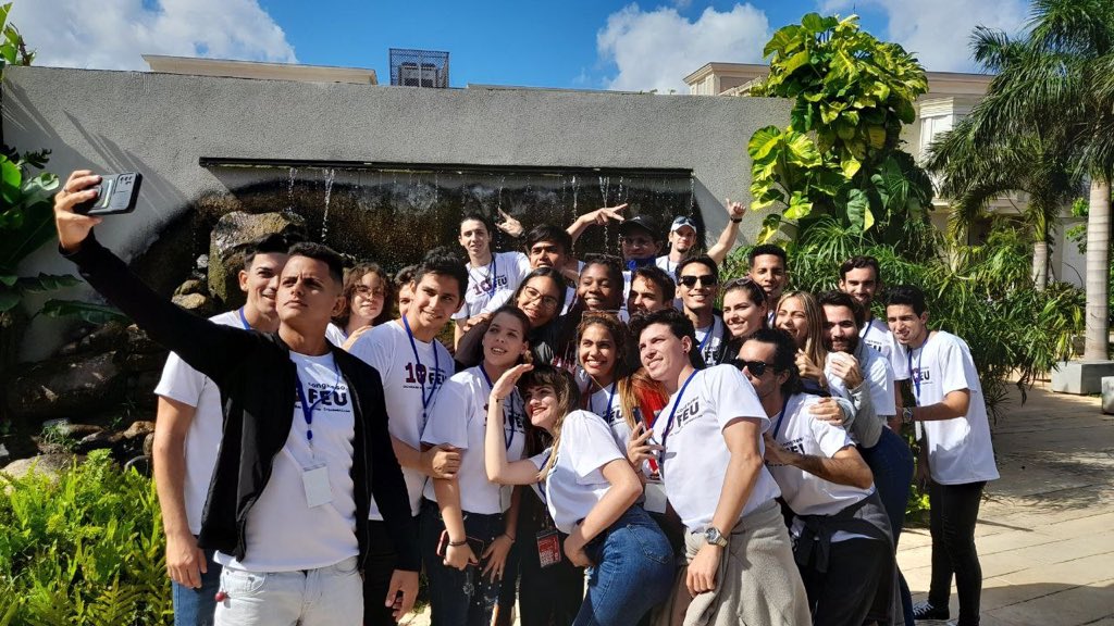 feu_uci's tweet photo. Nos fuimos hasta el @centrofidel y @MemoriaDenuncia como parte de las actividades de nuestro #XCongresoFEU  

Esto no para #VamosConTodo #RevolucionandoLaFeu https://t.co/wY0P610m3J