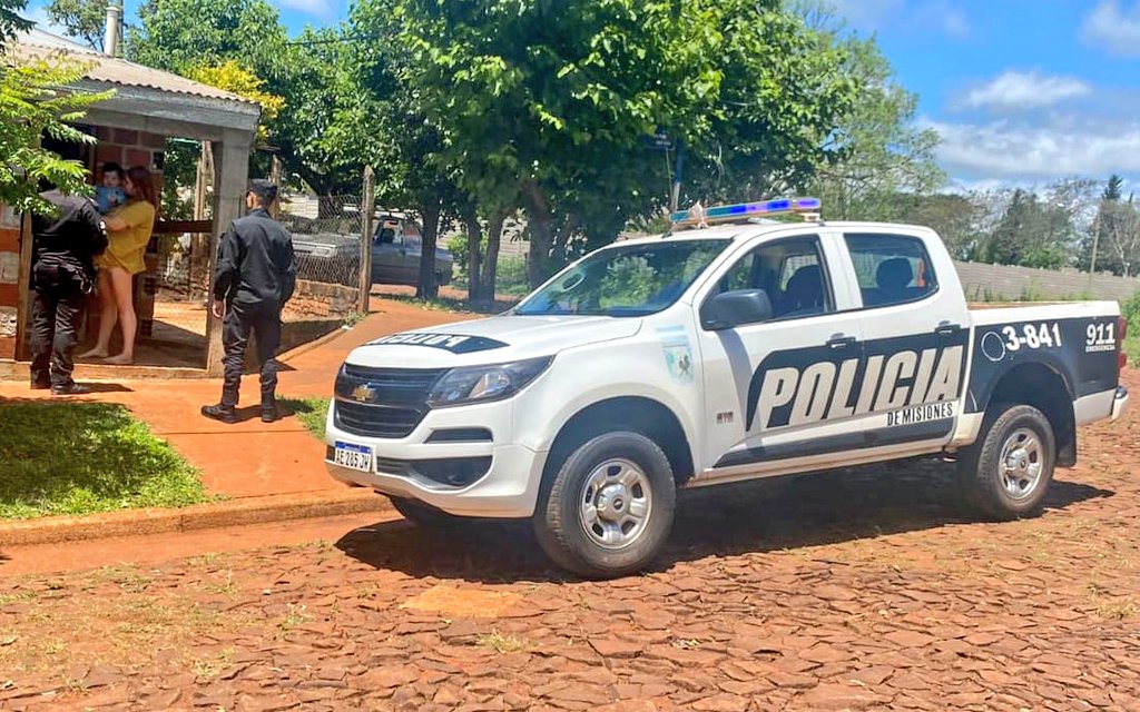 Felicitaciones al personal de la Cria.3ª de #Apóstoles de la <a href="/MisionesPolicia/">Policía de Misiones</a> que le salvó la vida a un bebé de 1 año. La mamá llegó con Mateo convulsionando y la rápida acción de los efectivos logró estabilizarlo. Fue llevado al hospital y ya está bien.

#HagamosQueLoBuenoCrezca