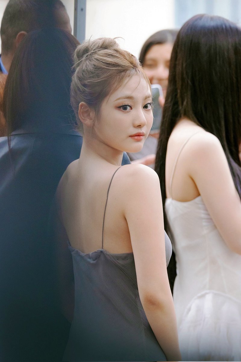 andupark's tweet photo. Name something beautiful than this: she has grown into an elegant, beautiful young woman. The more reason to be thankful is, she can keep you heart warm when no one can make it. 

Today is special day for the special one. Happy birthday, my baby bear. https://t.co/vUxpizsfYs