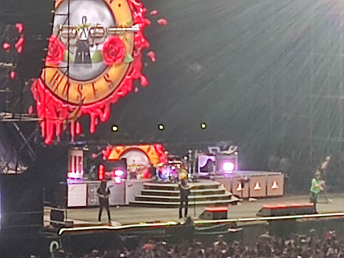 CarlosFriasCh's tweet photo. Gracias @Aeromexico lo logramos!!! #GunsNRoses Excelente servicio ⭐⭐⭐⭐⭐ #AeroméxicoMúsica https://t.co/Am1XkwcmCq