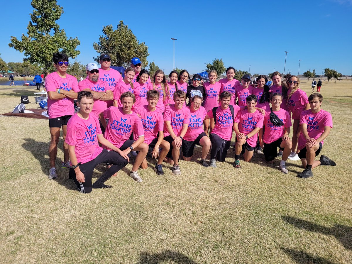 SapulpaDistrict's tweet photo. 🏃‍♂️🏃‍♀️It was a huge day at Regionals for Sapulpa Cross Country in Mustang! Both girls' and boys' varsity qualified for State next week. Boys were 2nd and girls, 4th. Congrats!!

Everyone wore pink for runner Kyle Haught's mother,  Jennifer Haught. 🎀

#WeAreOne 💙 #ChieftainStrong https://t.co/kwhbBlyT2H