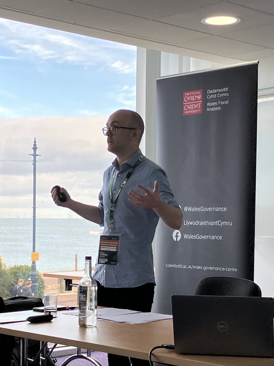 WalesGovernance's tweet photo. Sesiwn arbennig heddiw yn #Plaid22. Dadansoddiad eang o sefyllfa cyllidol Cymru gan @Guto_Ifan a @CianTudur. Bydd sleidiau ar ein wefan yn fuan!
Wide-ranging analysis of current and future fiscal prospects for 🏴 by Guto & Cian at #Plaid22. Slides up on the WGC website soon! https://t.co/AAFH2gwRlK