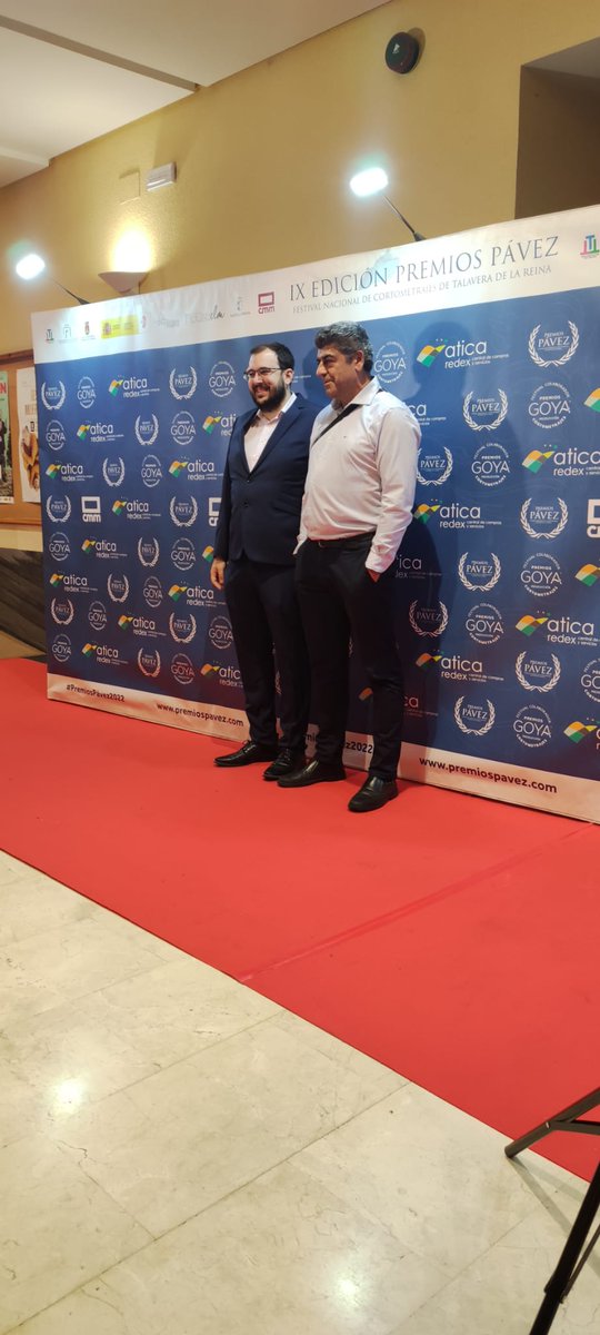 PavezFest's tweet photo. Comienza la alfombra roja. Jonathan Romero y Carlos Ferreras, realizador y director de fotografía del cortometraje local "Esmeralda". #PremiosPávez2022 https://t.co/wEniin2Z0U
