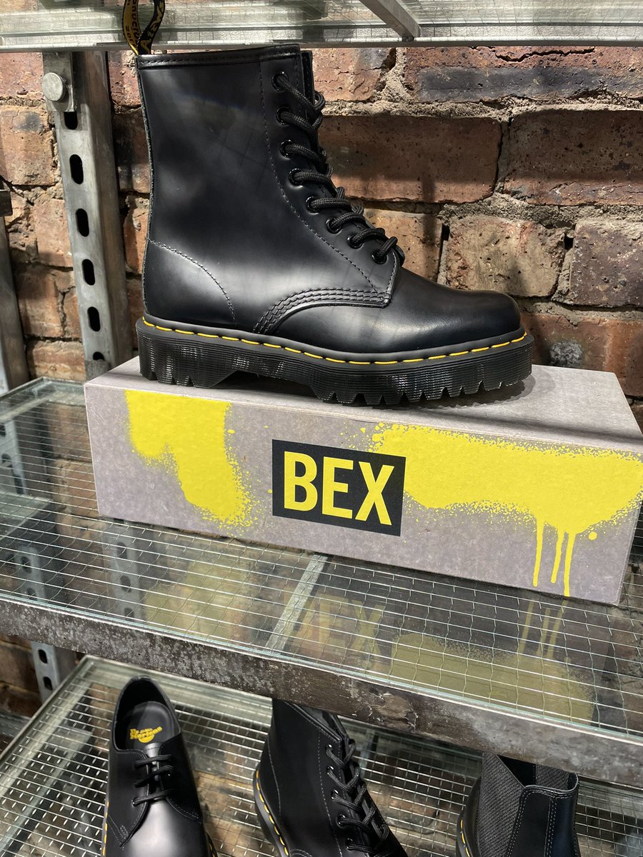 RebKelly88's tweet photo. Someone has the great idea of me wearing these and stomping his face and head into outer space.

I’m kinda into it hahaha 😈😈😈 https://t.co/GtHbjXHtNG