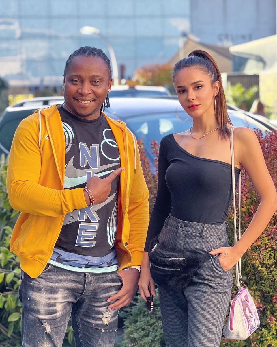 Uzun bir aradan sonra dilek ile karşılaştık. Tüm Türkiye'nin halen daha  severek ve eğlenerek izlediği bölümleri bir bir hatırladık set günlerine geçmişe yolculuk yaptık. #obayana #maxbendo #dilek