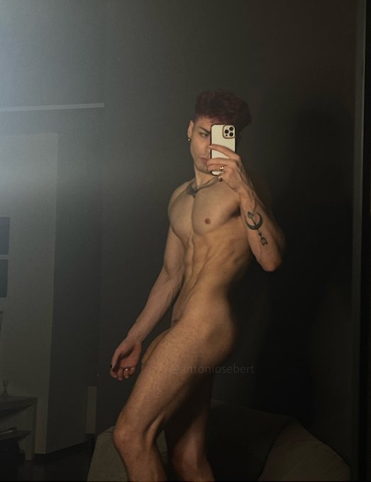 2 pic. New body who dis https://t.co/RvGPy3U8Bt