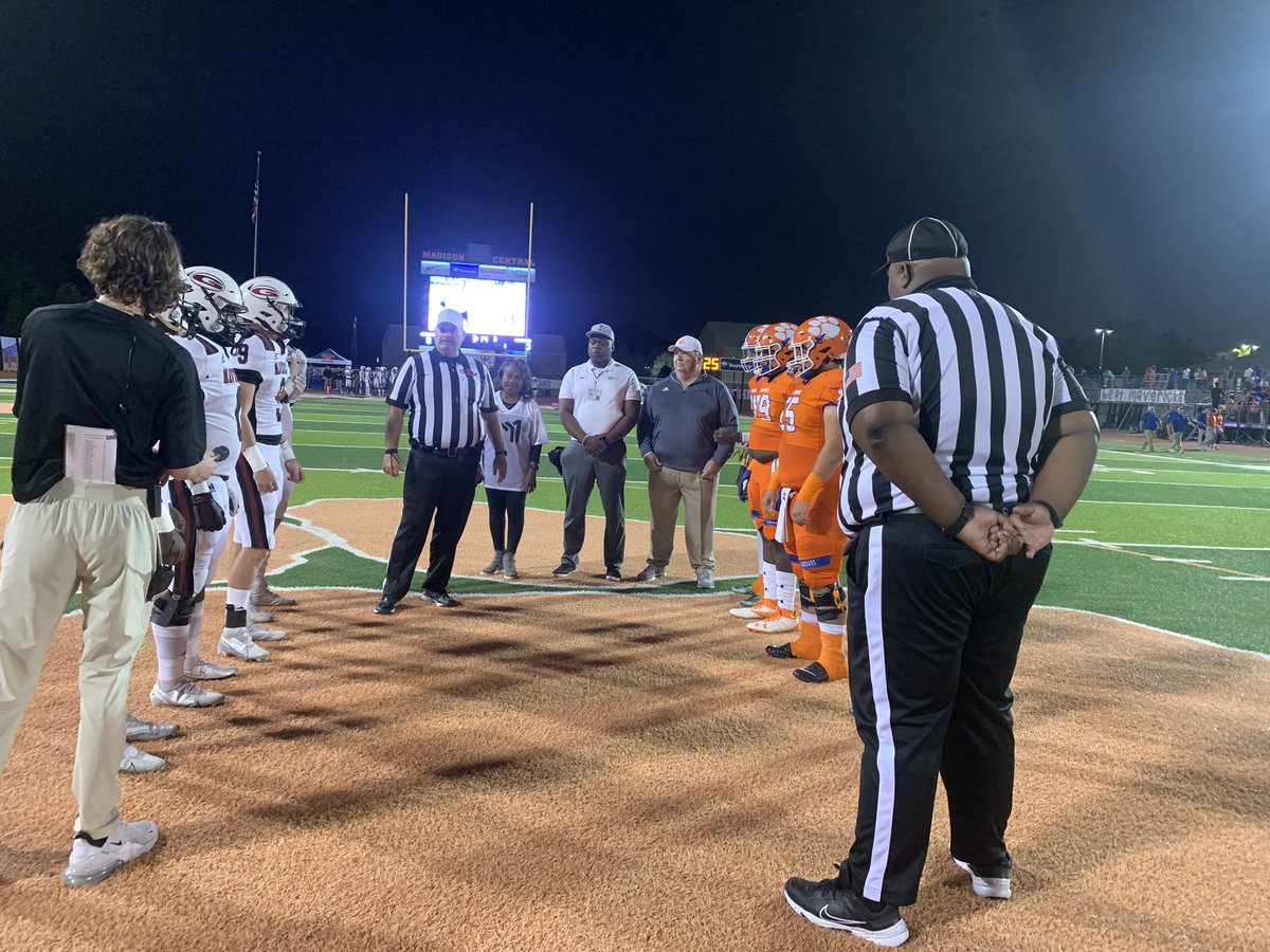 MC_BIGBLUE's tweet image. So thankful for everyone that works for @mcsinfo and glad we were able to host them and their families last night in The Jungle! Special thanks to our Honorary Captains Superintendent Seals and Assistant Superintendents Robinson, Burge and Poore. #GoMCS
