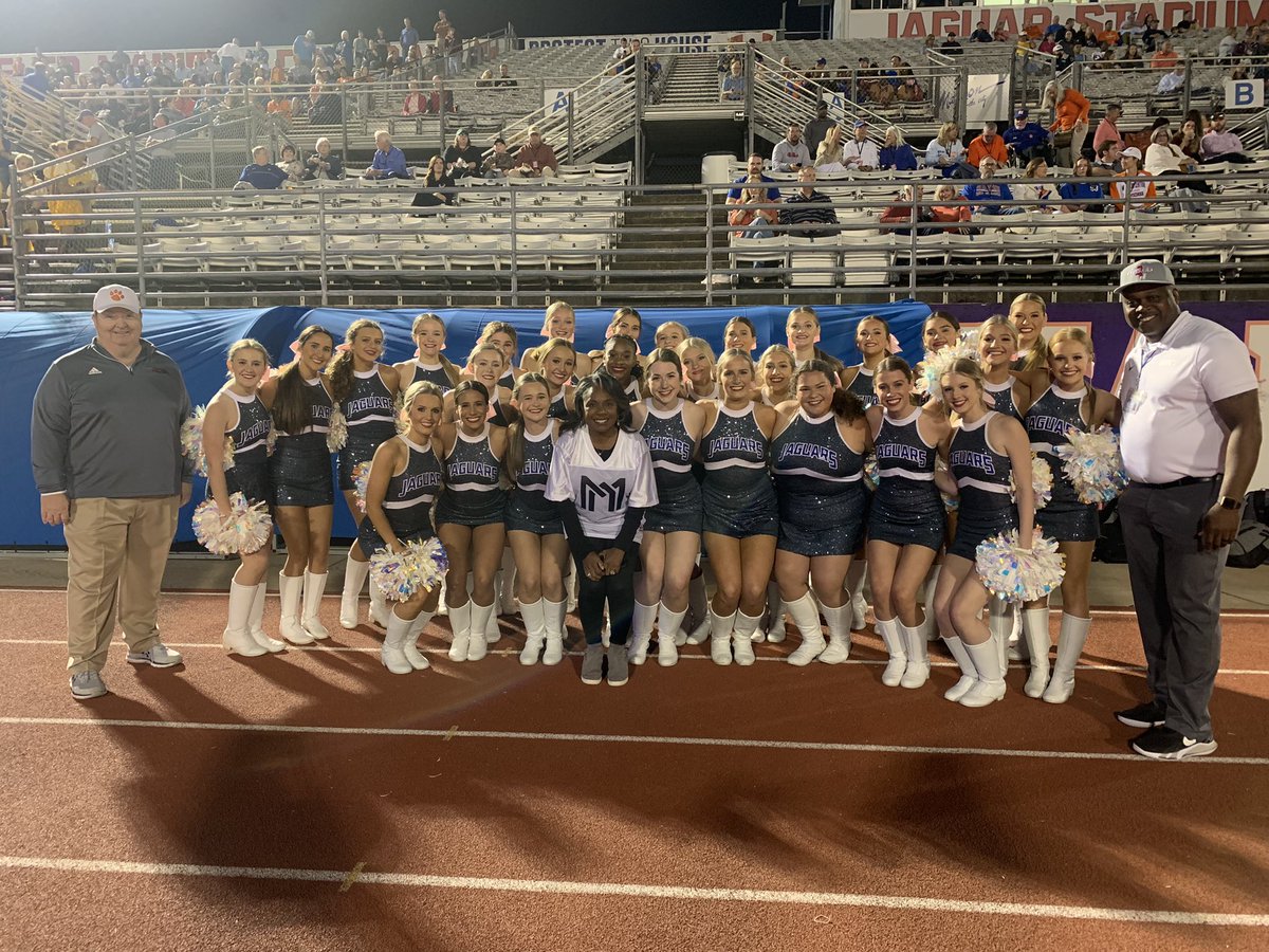 MC_BIGBLUE's tweet image. So thankful for everyone that works for @mcsinfo and glad we were able to host them and their families last night in The Jungle! Special thanks to our Honorary Captains Superintendent Seals and Assistant Superintendents Robinson, Burge and Poore. #GoMCS