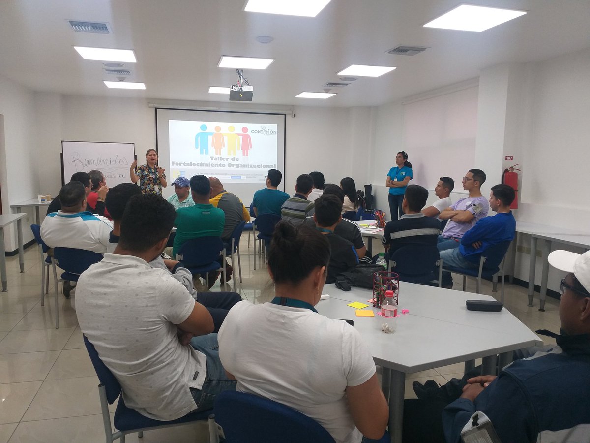 AsesoraDyE's tweet photo. Celebr@ndo la #facilitationweek en vivo y en directo poniendo la facilitación en acción 🤜💡🤛
Junt@s hacemos grandes cosas!!!
#directasyefectivas
#facilitationhasimpact https://t.co/3VqD5OC3Rj