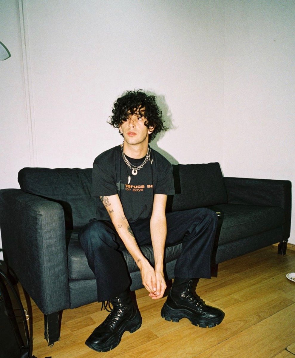 matty healy hourly (@MattyHourly) on Twitter photo 2022-10-23 02:00:00