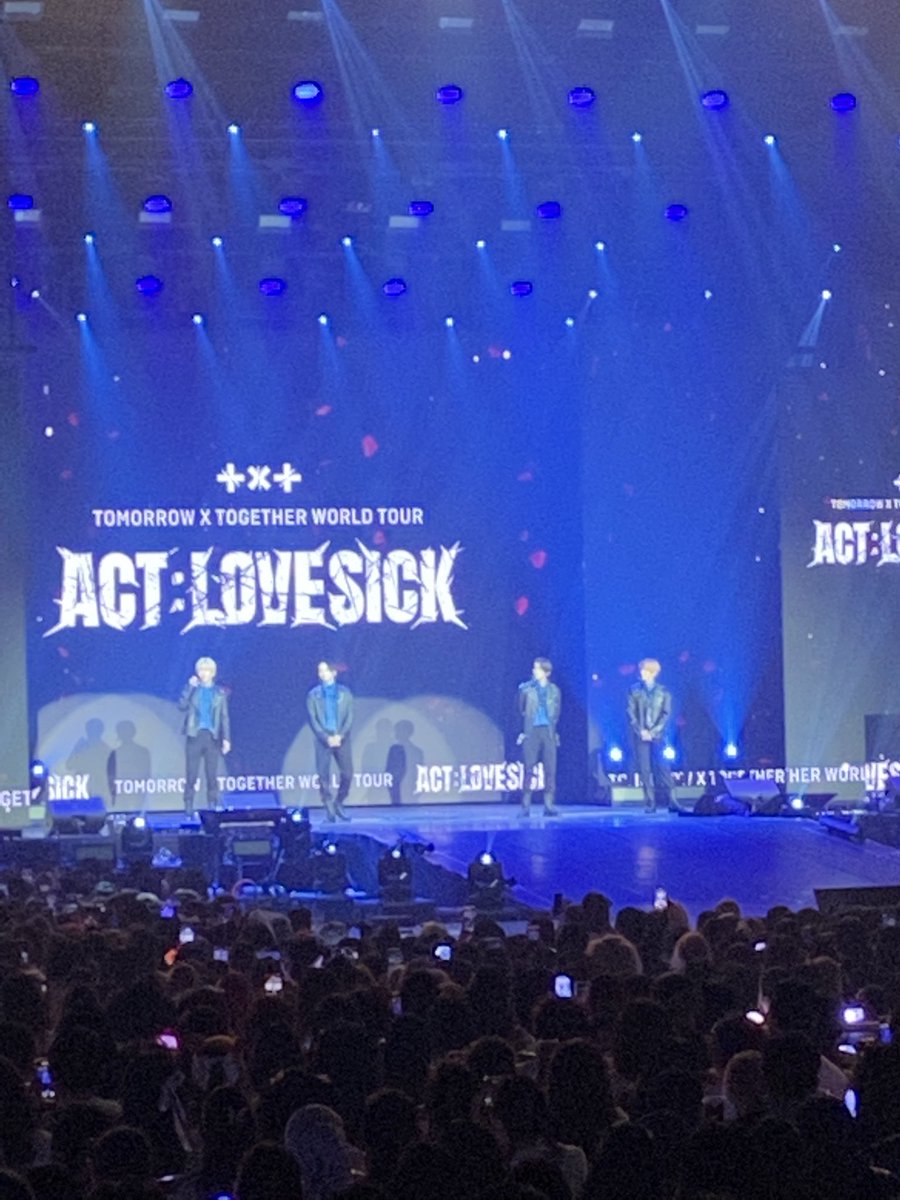 fortxttour's tweet photo. คอนทีเร้กยกให้เป็นคอนที่ดีที่สุดที่เคยดูมาเลยอะ ไม่ผิดหวังเลย ป.ล. ยอนจุนวิ่งผ่านหน้ามาใกล้มากกวหวไงไงไนไน 

#TXTinBKK #ทีเร้กบุกบางกอก #ACTLOVESICKinBKK_Day1 https://t.co/E4bz9T40zt