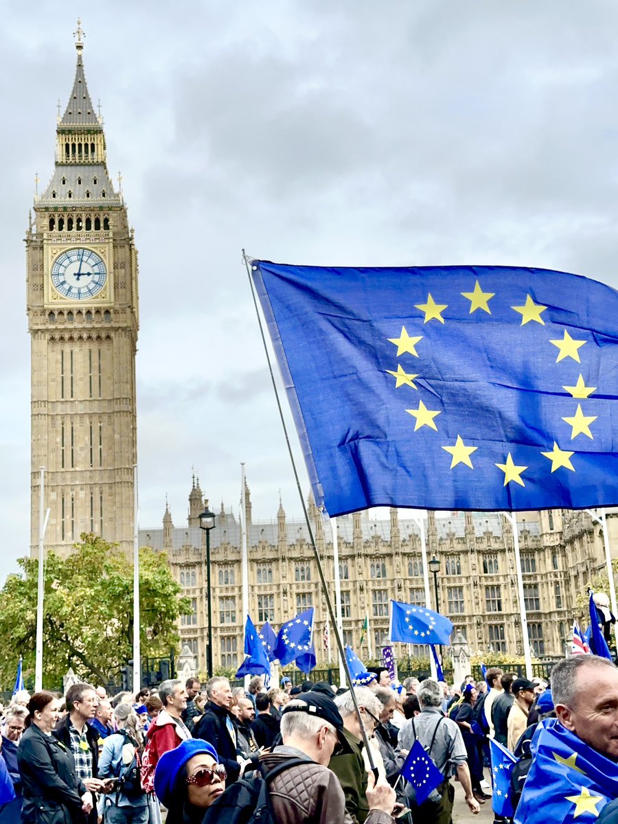 Great atmosphere at today’s first #NationalRejoinMarch in London. <a href="/MarchForRejoin/">National Rejoin March</a> #MarchForRejoin #BrexitsUKs #StonyTickers #RejoinEU StonyTickers.com 🇬🇧❤️🇪🇺
