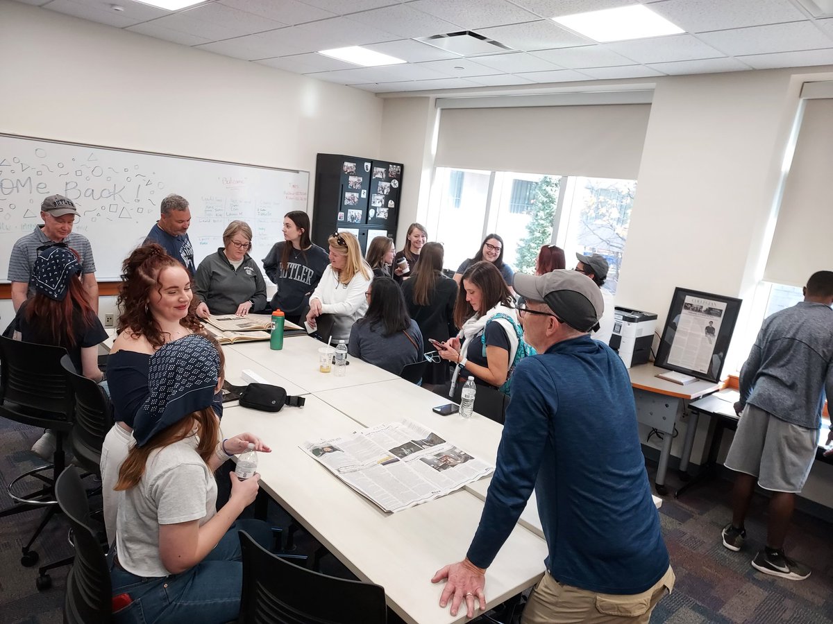lfarquha's tweet photo. Wonderful to see current students connecting with @butlercollegian alumni. Everyone got to see the upgrades to the Collegian newsroom and the fresh look throughout Fairbanks! Hats off to @twiktani for organizing this great @ButlerCCom event! https://t.co/wcKQbsfJDP