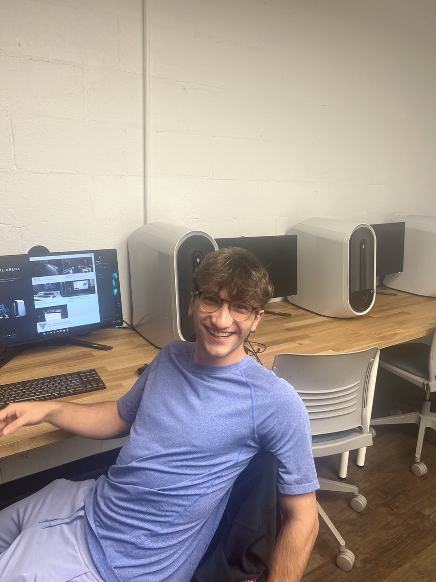 NYIT_Esports's tweet photo. Sophomore Steven ‘Sven’ Van Natta after Cybears Overwatch moves to 3-0 in @ECCSports competition.

#LETSGOCYBEARS https://t.co/F2WthGzev9