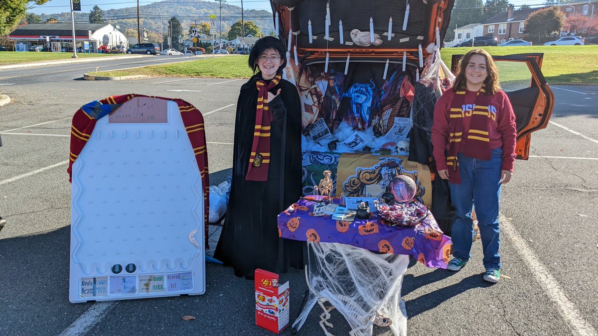MSD_Gifted's tweet photo. Muhlenberg public library trunk or treat with ORC ! https://t.co/0SfwpmtNMO