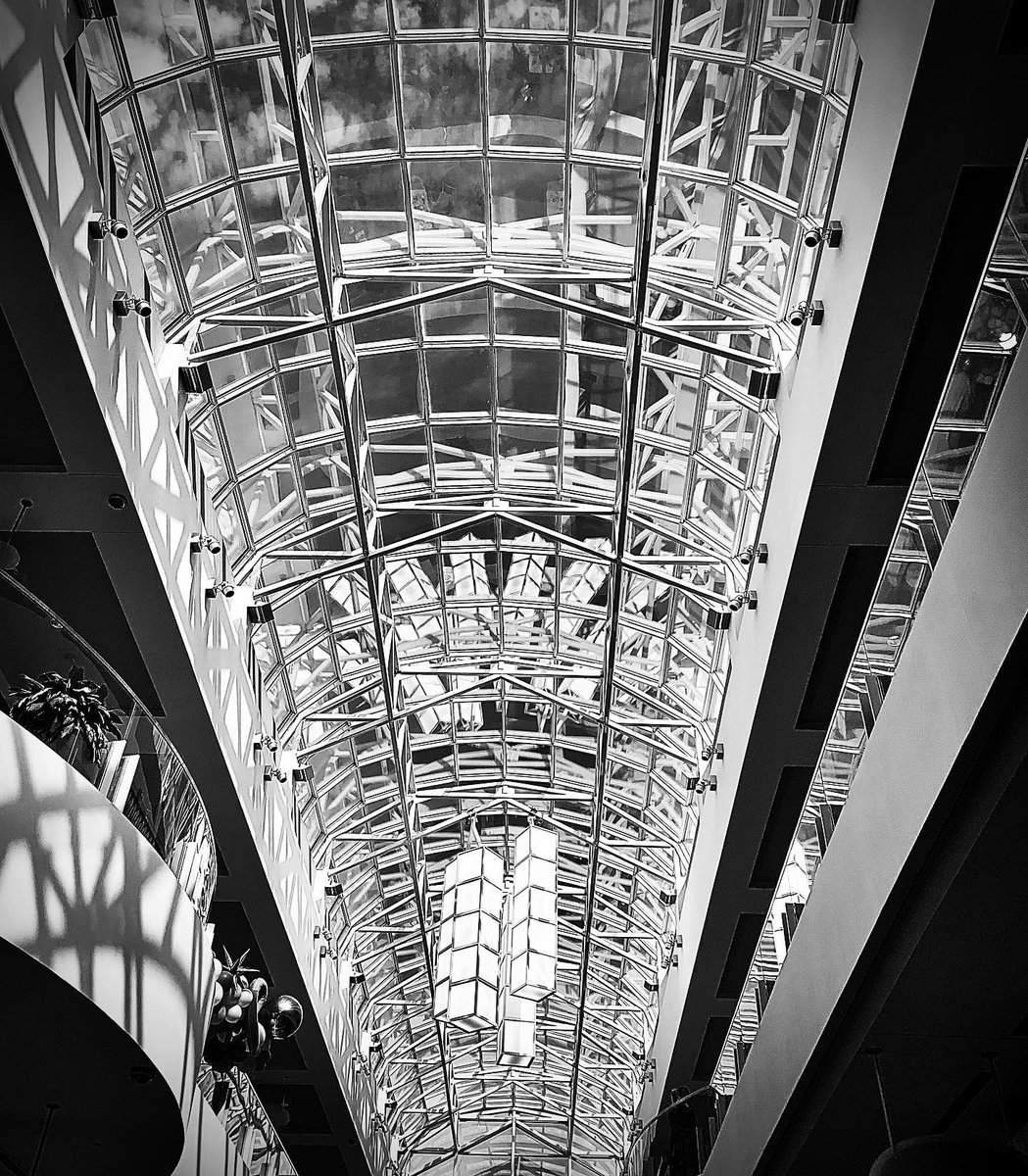KelsiLovett's tweet photo. pov.

#architecturephotography #coolsprings #coolspringsgalleria #windowview #windowphotography #architecture https://t.co/qUMNh5MKvV