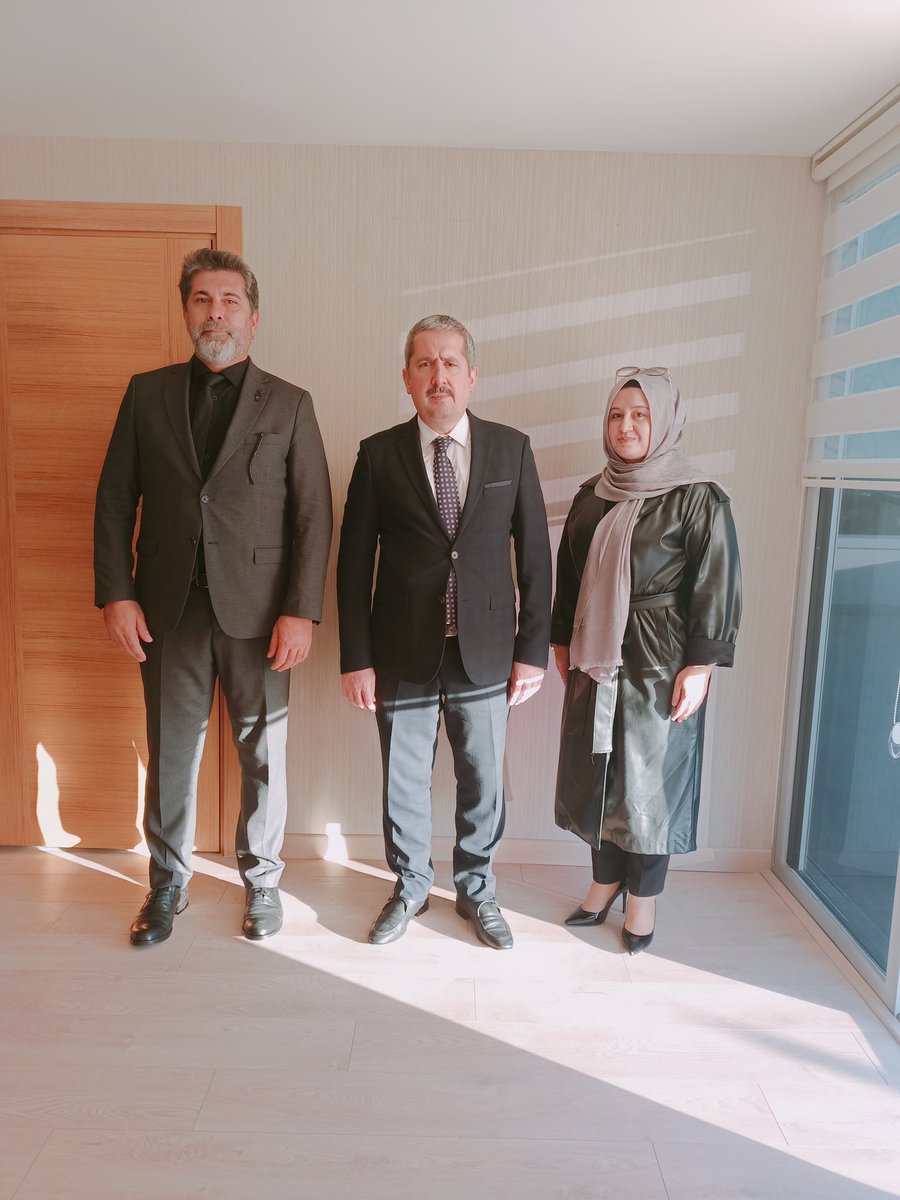 ozremder06's tweet photo. Maliye Bakan Yardımcımız Sayın @mahmutgurcan Beyefendi'ye; sektör sorunlarının ve 2006'dan beri açılan makasın ancak bir seans ücretinin asgari ücretin %7'si olmasıyla kapanacağını ifade ettik. https://t.co/GdyO5PHMuY