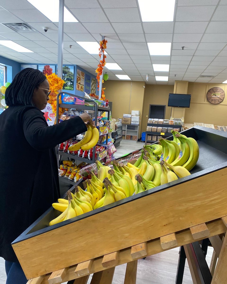 It’s still #SmallBusinessWeek, today I visited Pistachio’s, a new business in my riding of #LondonWest ! They have an incredible selection of fruits, foods, and unique items! Welcome to our community Pistachio’s! 🍓🍊🥑 #LdnOnt