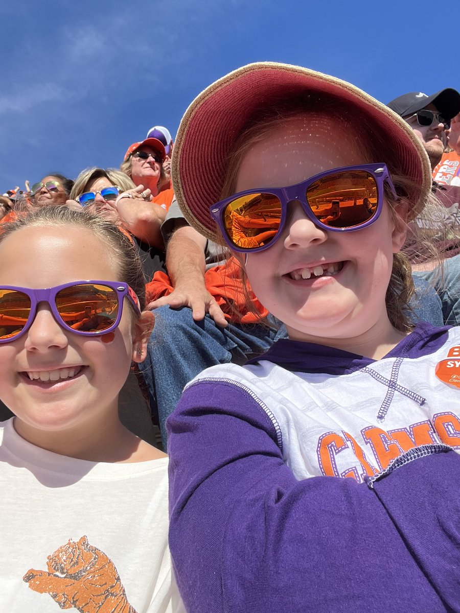 ᗷETᔕY KᑎIGᕼT tweet media