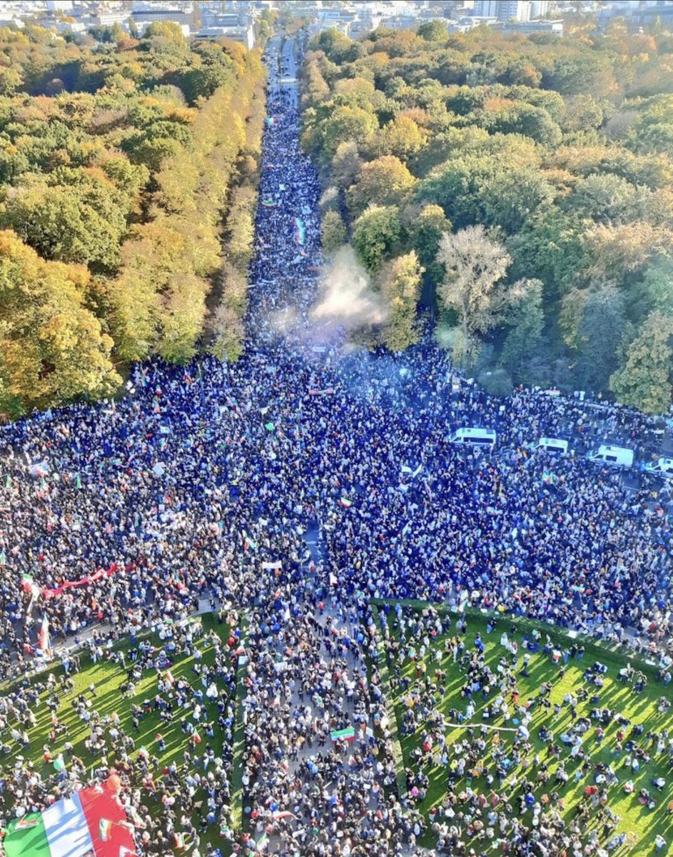delllaram's tweet photo. This is unity against the Islamic Republic of Iran. More than 100K gathered to support Iranians call for freedom and justice. Probably the biggest rally Iranians have had abroad. #MahsaAmini #مهسا_امینی #Oplran‌ https://t.co/YBHPpwjyaO