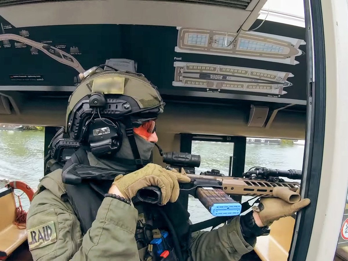 tacticalporn's tweet image. 🇨🇵#RAID #Police #TacticalUnit

🧐🧐
- SIG MCX + Aimpoint Micro T2 &amp;amp; 3x Magnifier + Steiner DBAL A3 + Surefire M600 Scout Light

- HK G36C + Aimpoint Micro T2 + Steiner DBAL A3 + Surefire M600 Scout Light + B&amp;amp;T RBS suppressor