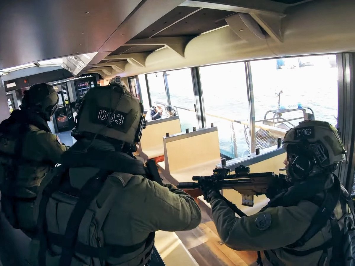 tacticalporn's tweet image. 🇨🇵#RAID #Police #TacticalUnit

🧐🧐
- SIG MCX + Aimpoint Micro T2 &amp;amp; 3x Magnifier + Steiner DBAL A3 + Surefire M600 Scout Light

- HK G36C + Aimpoint Micro T2 + Steiner DBAL A3 + Surefire M600 Scout Light + B&amp;amp;T RBS suppressor