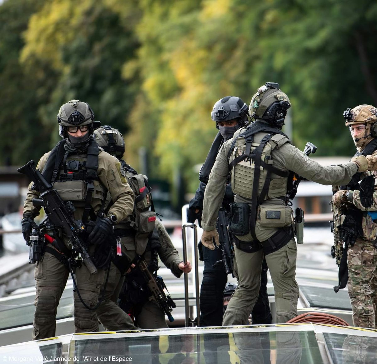 tacticalporn's tweet image. 🇨🇵#RAID #Police #TacticalUnit

🧐🧐
- SIG MCX + Aimpoint Micro T2 &amp;amp; 3x Magnifier + Steiner DBAL A3 + Surefire M600 Scout Light

- HK G36C + Aimpoint Micro T2 + Steiner DBAL A3 + Surefire M600 Scout Light + B&amp;amp;T RBS suppressor