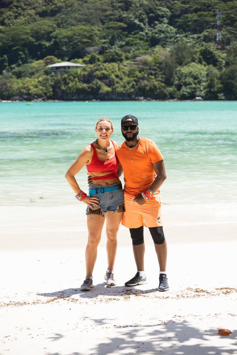 _shwabade_'s tweet photo. ROXY CHOOSES NAY AS HER NEW PARTNER , #TEAMCOOLRED 🙆🏽♂️🙆🏽♂️🔥 #Tropika https://t.co/SAD5dD8pCk