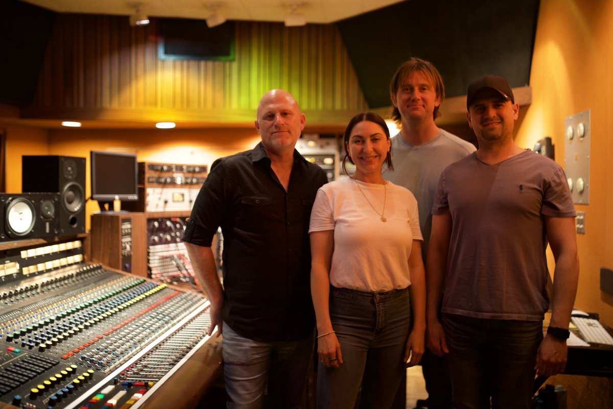 TaraMacri's tweet photo. The Making of #WakingUpinCalifornia @sunsetsound https://t.co/RvuLUaiRex