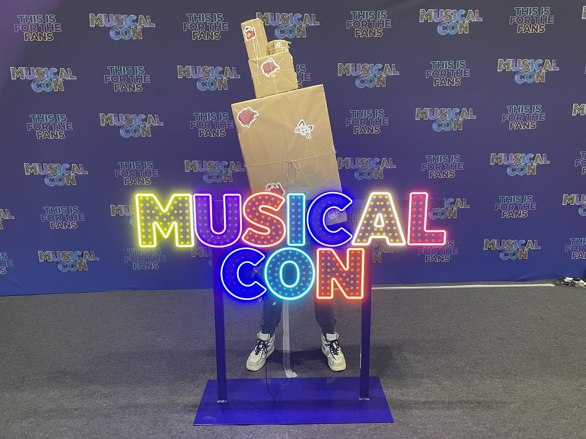 lasanchilado's tweet photo. Boxes or Briefs?
#brownpaperpackages
@MusicalConUK 
#thesoundofmusic #westend #broadway https://t.co/oMMeNbYb6D