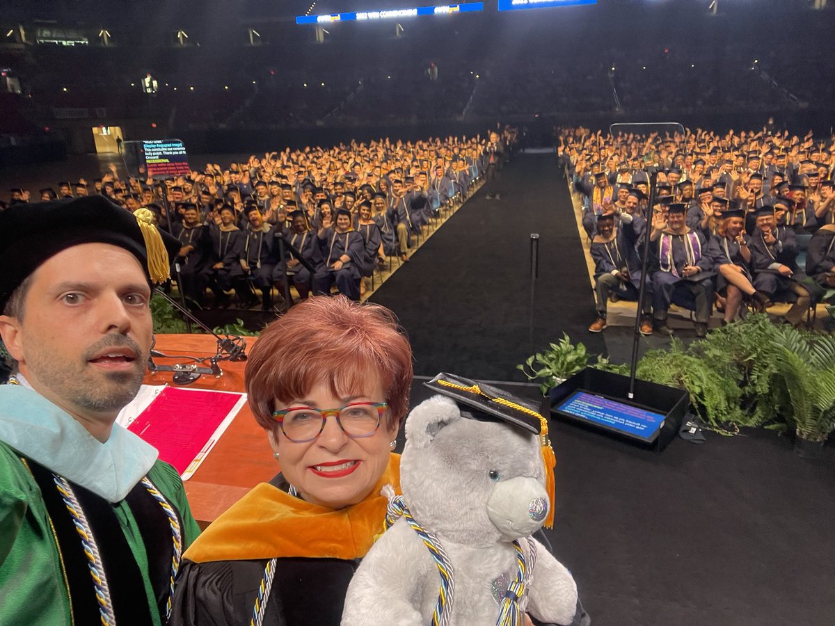 How great to be joined by <a href="/ChiefExecBear/">Maxine Clark</a> herself? Congratulations, #WGUGrad!