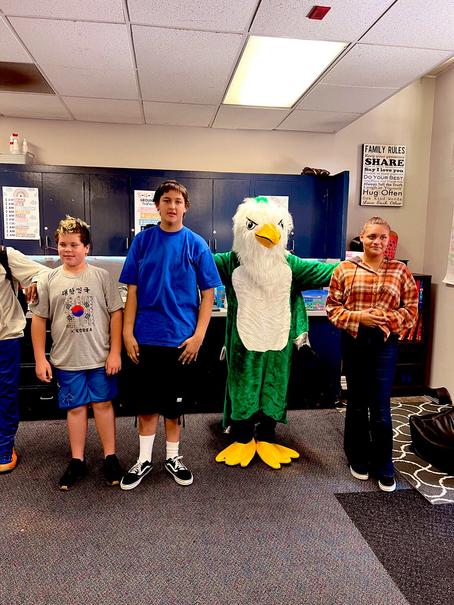 Our awesome Thunderbird came to visit our classroom ❤️ <a href="/GThunderbirds/">GMSThunderbirds</a> <a href="/CajonValleyUSD/">CajonValleyUSD</a> <a href="/MaestraPena/">Glenda Peña</a>