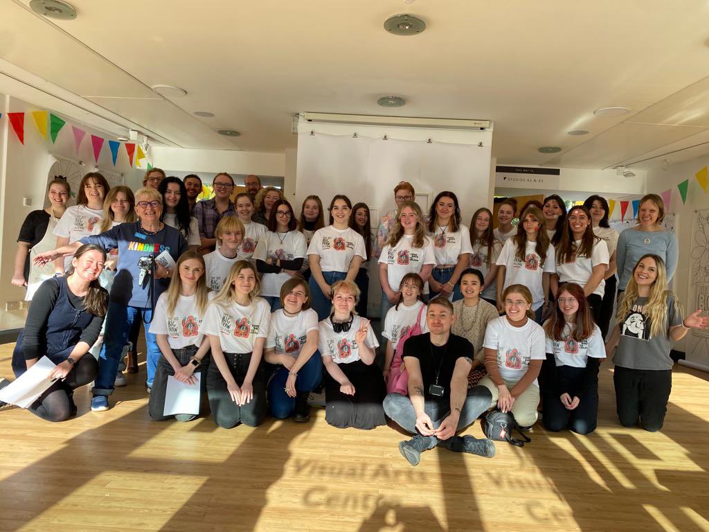 theartcriminal's tweet photo. What a glorious team of enablers today for @The_Big_Draw held at @DSFCArt and what wonderful participants who came from all over! @NEATENart @NE_ArtTeacher @InSEAOfficial @JillPiddock @sunderlanduni #comebacktocolour #BDF22 https://t.co/sbvukT42jS