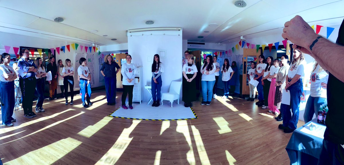 theartcriminal's tweet photo. What a glorious team of enablers today for @The_Big_Draw held at @DSFCArt and what wonderful participants who came from all over! @NEATENart @NE_ArtTeacher @InSEAOfficial @JillPiddock @sunderlanduni #comebacktocolour #BDF22 https://t.co/sbvukT42jS
